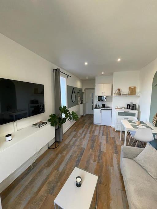 Charmant Studio Tout Equipe Aux Portes De Paris Bagnolet Exterior foto